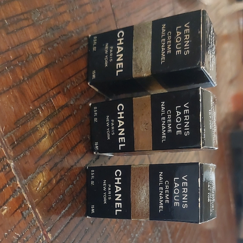 CHANEL Nail Enamel